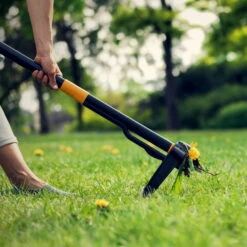 Fiskars Xact Unkrautstecher, Schwarz/orange, Länge 100 Cm