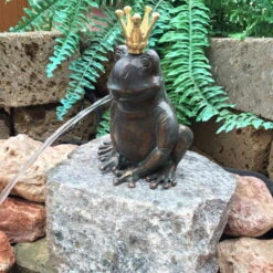 Gartenfigur "Froschkönig Ratomir" Mit Vergoldeter Krone Von Rottenecker, Bronze, Höhe: 17 Cm